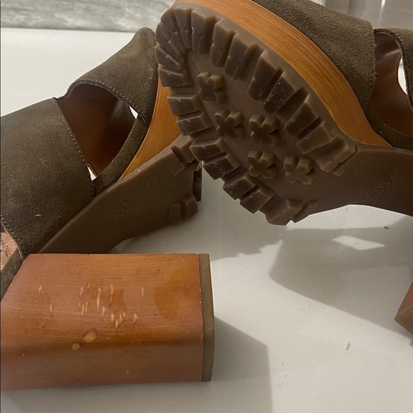 CROWN VINTAGE Olive Green Suede
Platform Chunky block Heel Ankle Straps Sz 7.5 - Picture 7 of 15